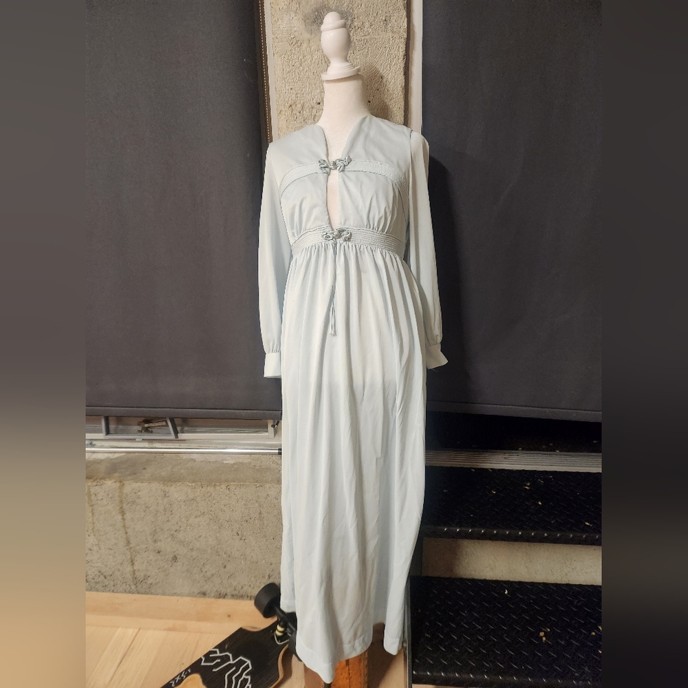Trilluim Vintage Elegant Slate Nightie Small EUC